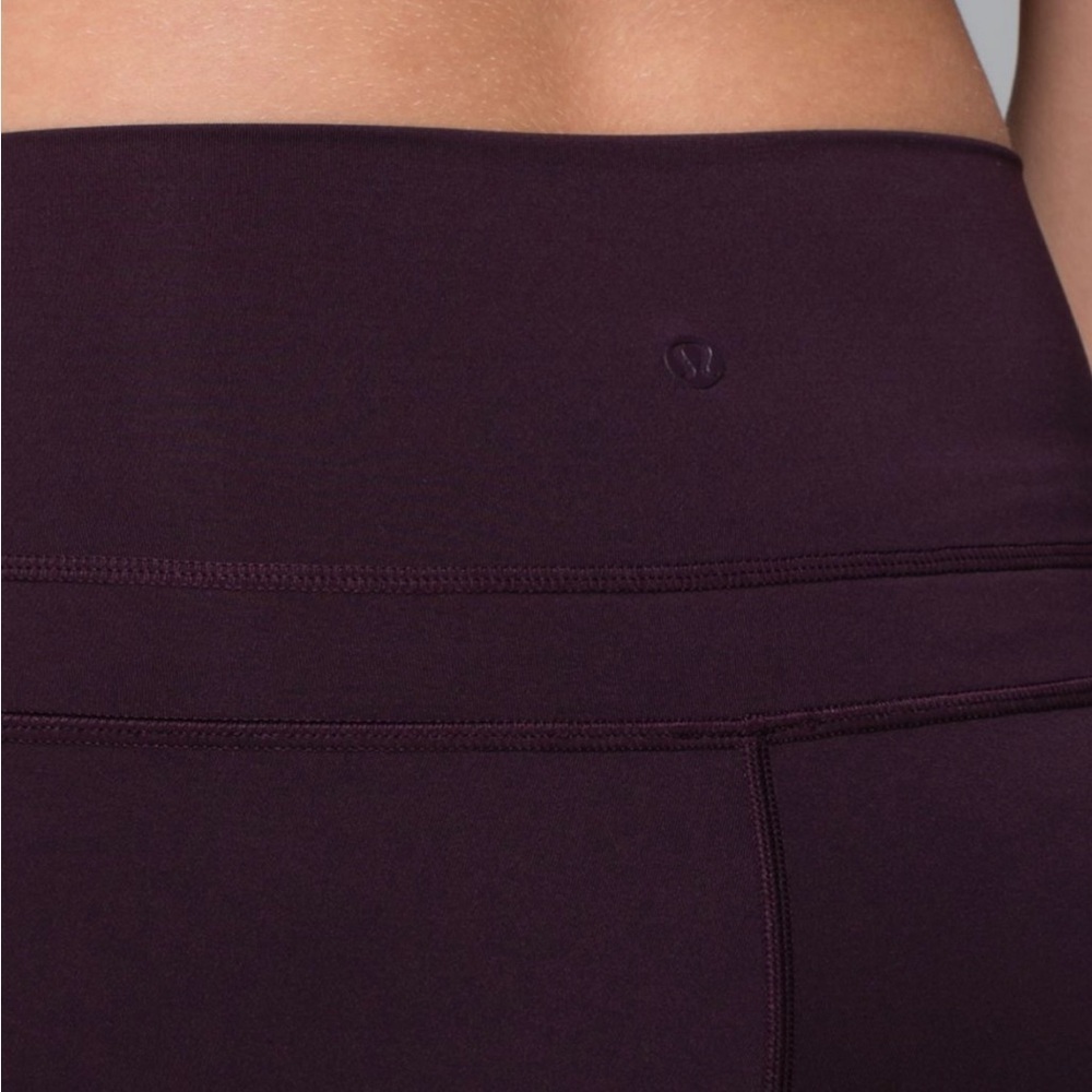 Lululemon Retreat 7/8 Pant Black Cherry / Sugar Crush Multi Size 6-8 - Picture 3 of 10